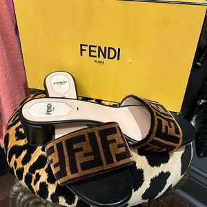 Women’s Fendi logo print Zucca velvet block heel slide mule 39 9